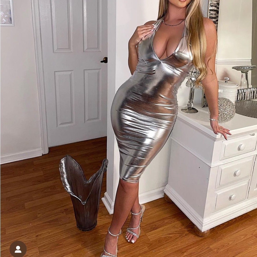 This dress makes your body look so curvy & beautiful only worn for this picture